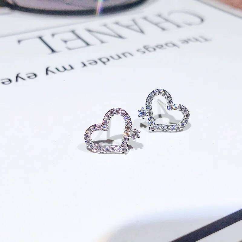 100% 925 Sterling Simple Small Heart Earrings for Women Fashion Silver Tiny Ear Pin Korea Style Fine Jewelry