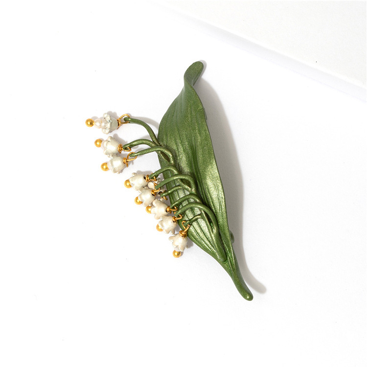 Fashion Retro Lily Of The Valley Brooch Lily Of The Valley Calla Lily Pearl Green Antique Lacquer Anti-Exposure Artifact Vintage Brooch Jewelry European American