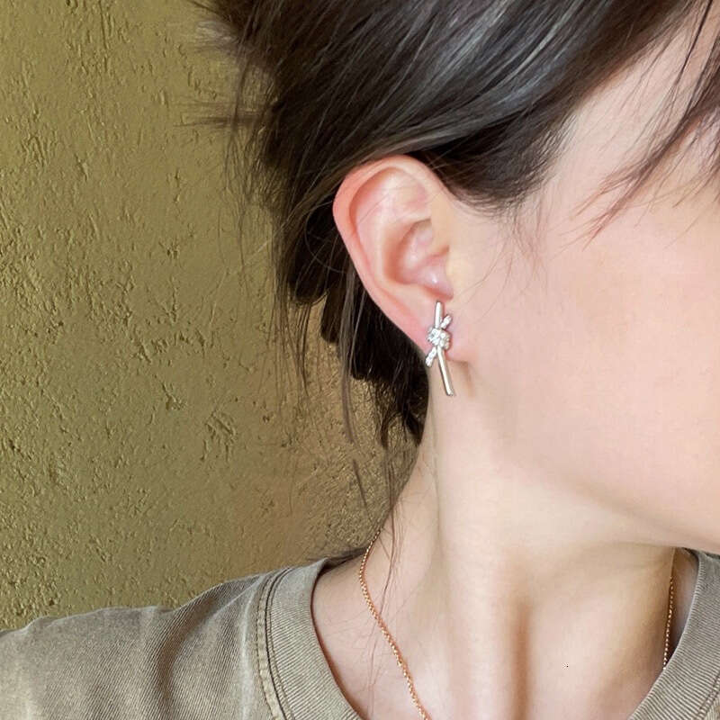 Minimalist Style Exquisite Knot For Women, Niche Design, Symmetrical Metal Zirconia Inlaid, Stylish And Elegant Earrings
