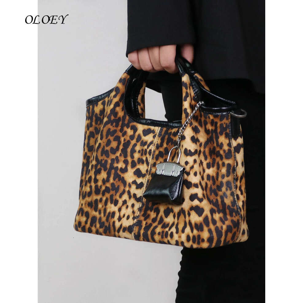 Oloey Joker portable bucket bag Popular explosions super fire niche retro leopard spice wind 2025 new autumn and winter