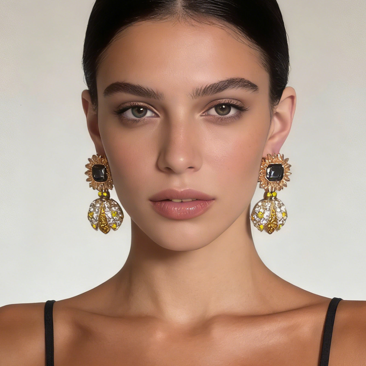 Exquisite Light Luxury Vintage Heavy Craft Sunflower Flower Animal Bee Full Diamond Alloy Women's Daily Earrings