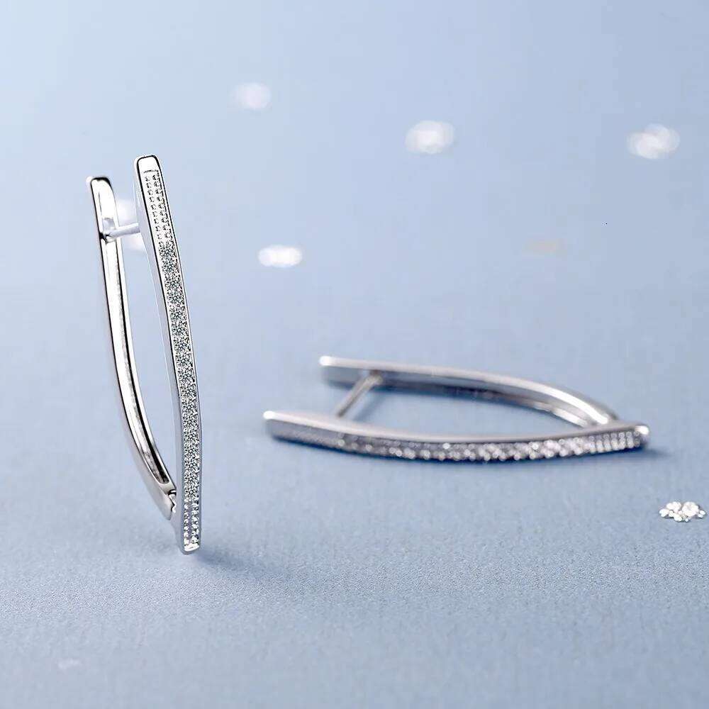 New Woman Fashion 925 Silver Needle Jewelry High Quality Crystal Zircon Triangle Stud Hot Selling Punk V Earrings
