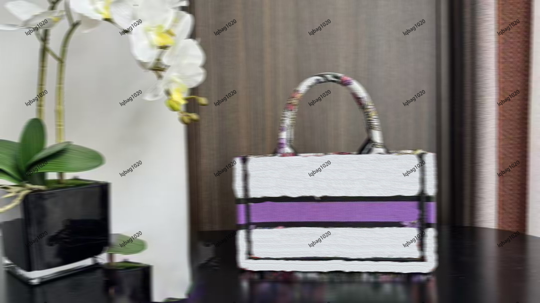 10A Top Quality Stylish, Elegant, Sophisticated, Versatile, and Graceful Women's Bag