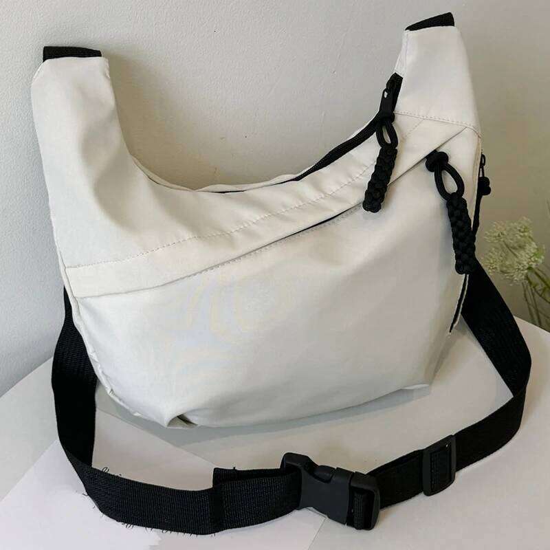 New style crossbody handbag for women, fashionable mini street small shoulder bag, lightweight and single-shoulder design.
