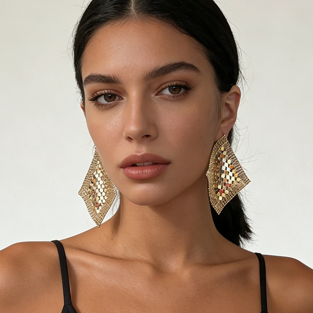 Simple Luxury Minimalist INS Style Metal Sequin Tassel Grid Rhombus Earrings Versatile High-End Feel for Women