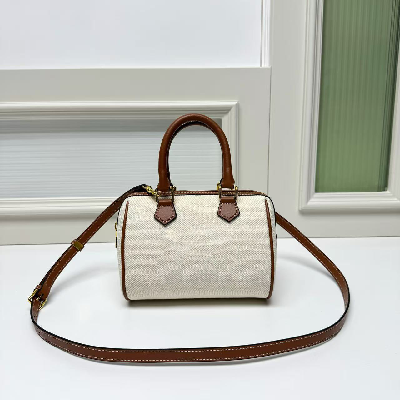 2025 Luxury Designer Classic Retro Mini Pillow Bag Casual Handbag Leather One-shoulder Makeup Bag and Crossbody Bag