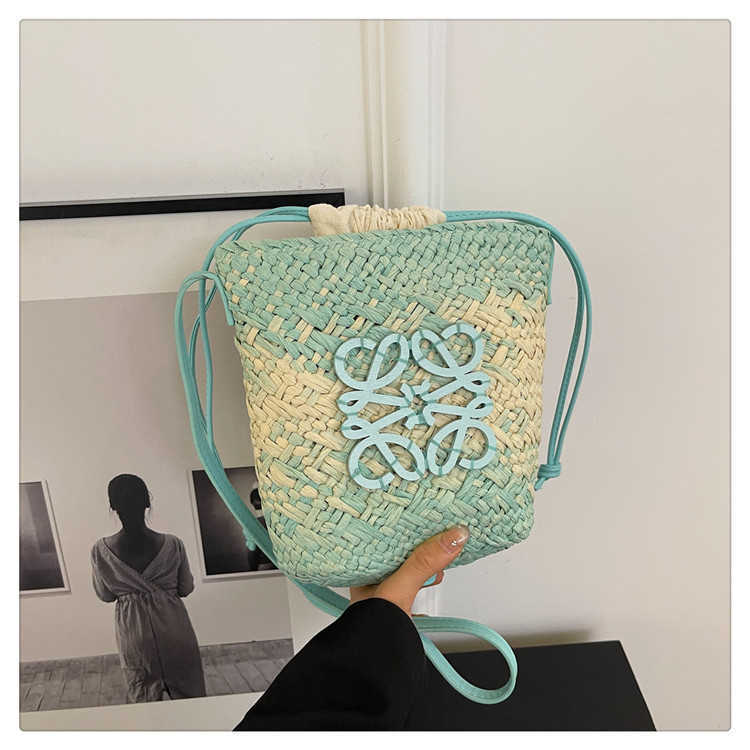 New Chinese Style Personalized Handwoven Phone Bag Small Bag 2024 Beach Vacation Beach Bag Straw Drawstring Bucket Bag L251210OHDT