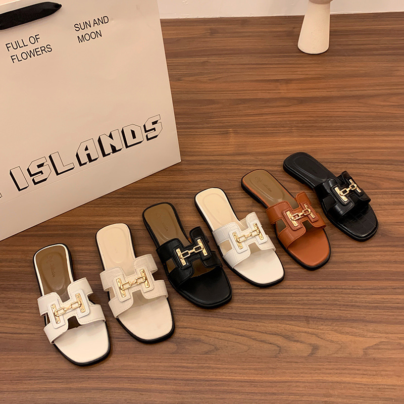 New free shipping designer slippers for womens flat slippers black white brown Fashionable and versatile Beach flat sandals for casual wear