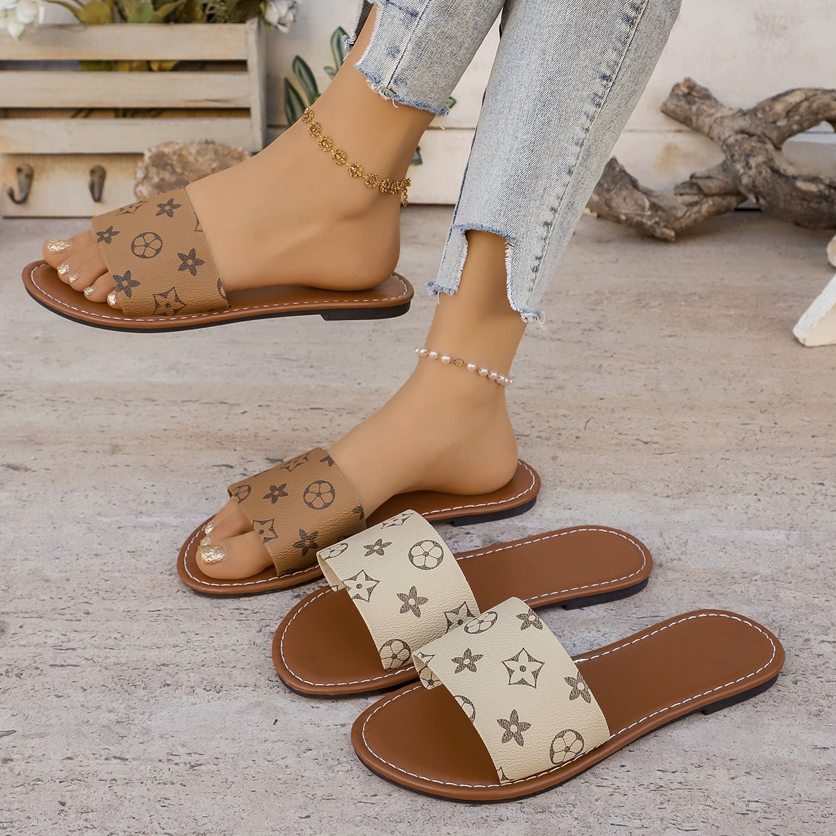 2026 new free shipping designer Slippers casual sliders for woman summer black white brown outdoor indoor sandals