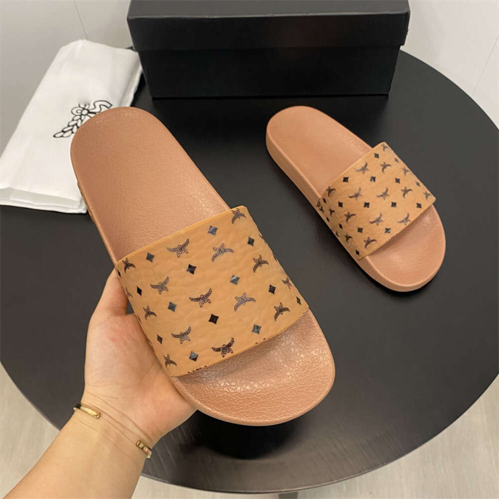 Top Quality Designer Mcm Mens Luxury Sandals Womens Slidess Casual Shoes Slippers Des Chaussures Luxe Espadrilles Shoes Signature Shoes Luxury Shoes Men 521