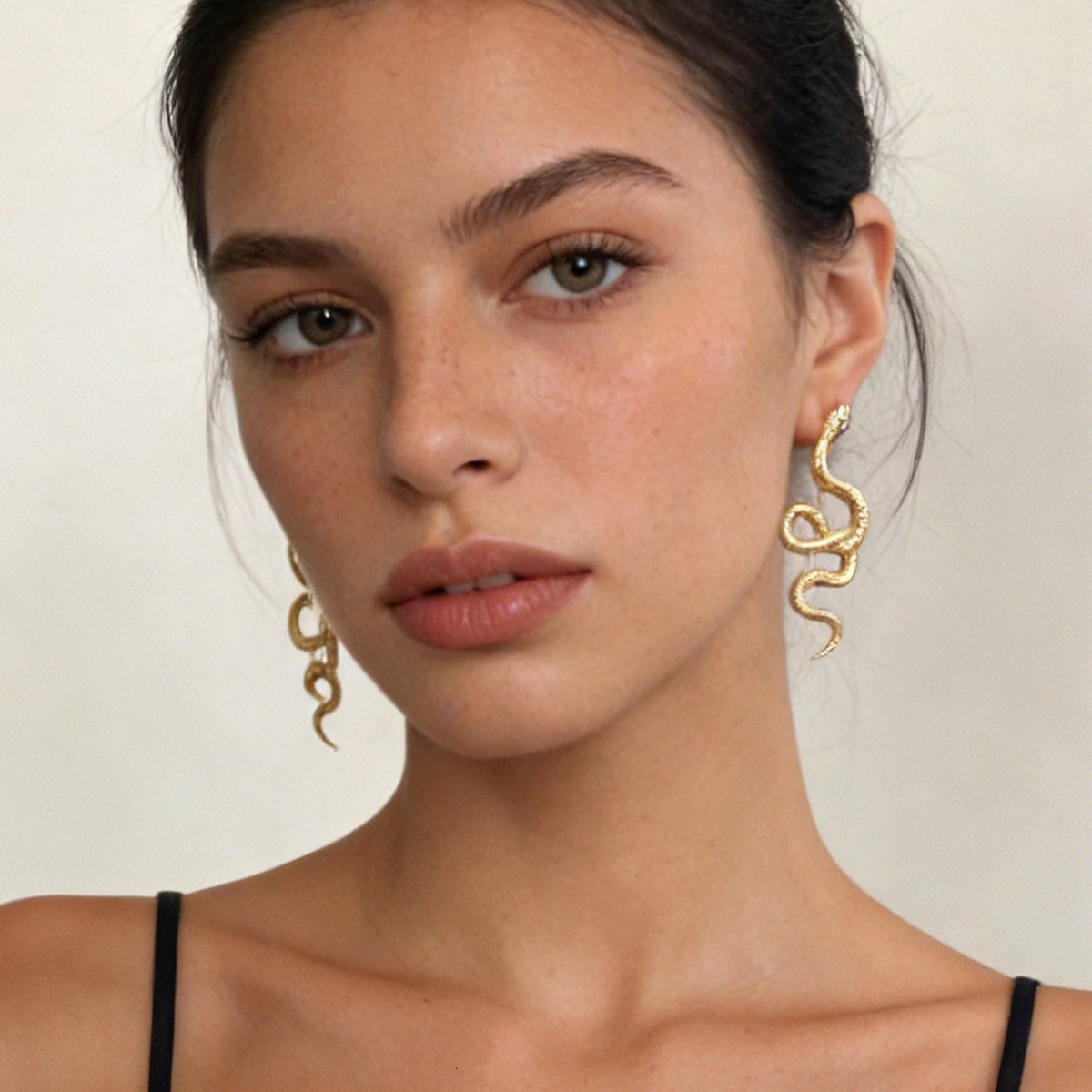 Light Luxury Minimalist Design Unique Texture Animal Exaggerated Snake-Shaped Earrings Versatile for Daily Wear
