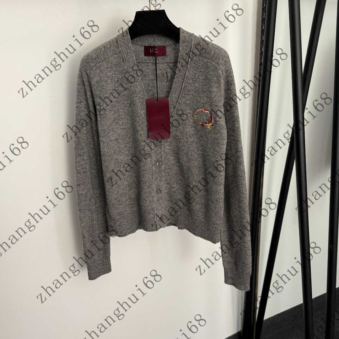 Fashion women knitwear girls base shirt top designer clothes women embroidered V-neck long sleeved wool cashmere knitted cardigan ropa de mujer A681X14N014