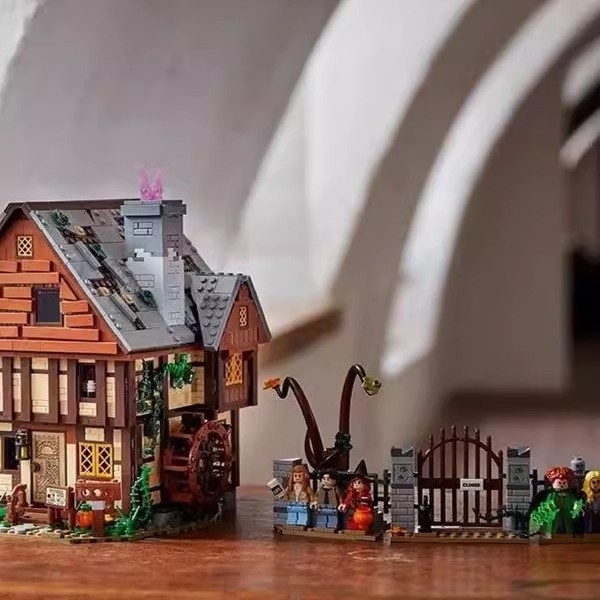 Cross-border series of witch sisters Sanderson's magic house building blocks for play Free shipping