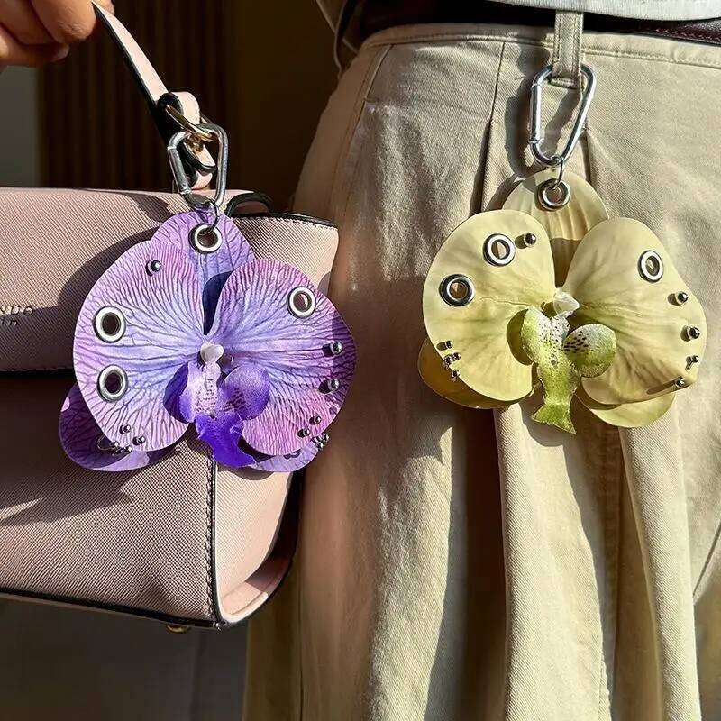 Exquisite Phalaenopsis Orchid Lily Keychain Creative Simulation Flower Bag Pendant Fashion Backpack Decoration Accessories Gifts XJ260106