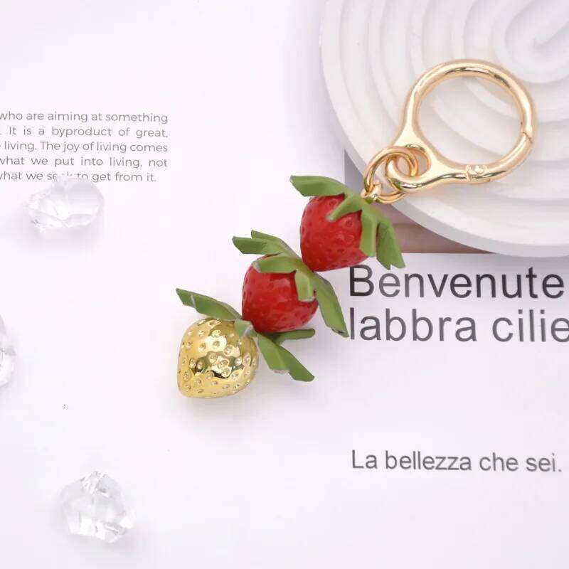 Cute Resin Simulation Fruit Strawberry Three-dimensional Jewelry Keychain Versatile Luggage Bag Pendant XJ260106