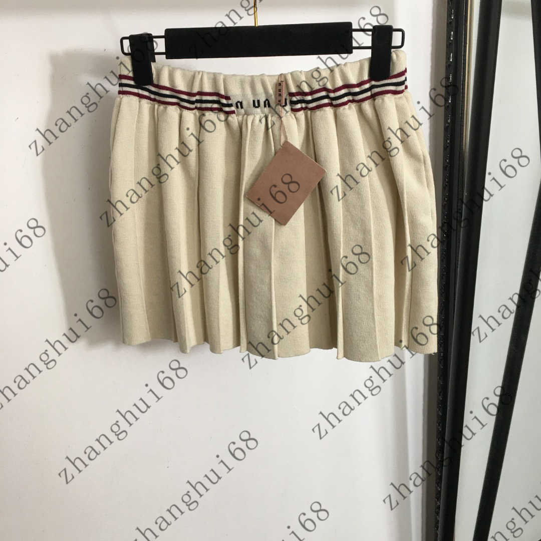 Fashion women skirt high quality girls skirt designer clothes women age reducing versatile pleated knitted short skirt Lady clothes A078X02N000