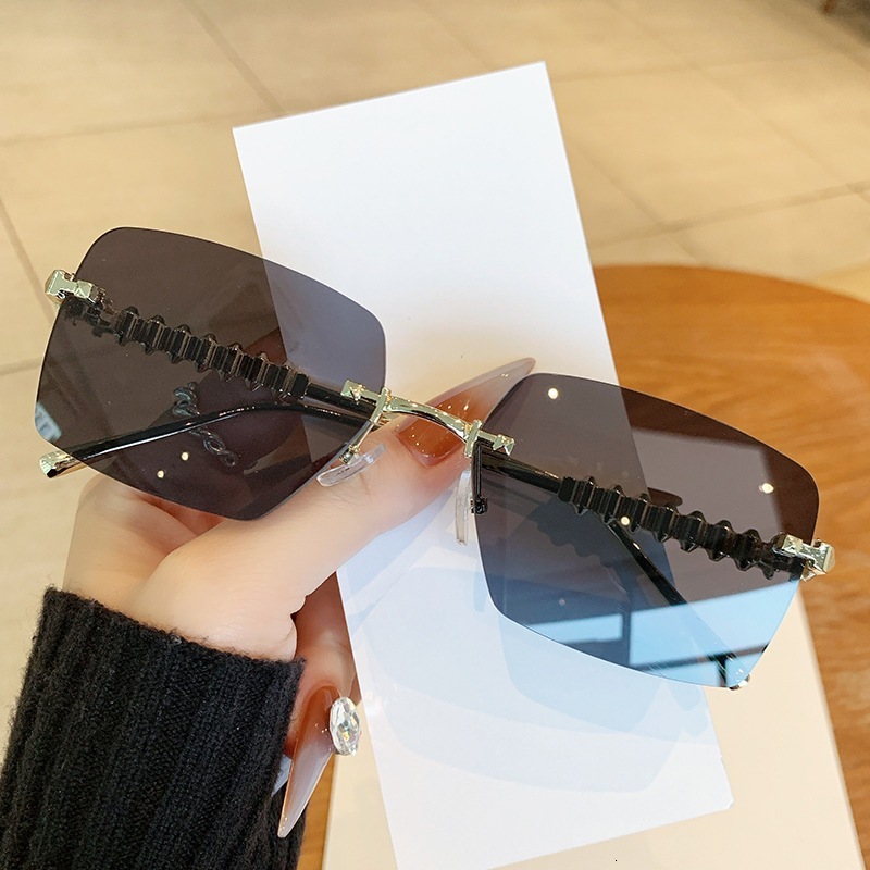 Kajia European and American INS Xiaohongshu Same Style Rivet Leg Large Square Frame for Women Fashion Metal Rimless Sunglasses