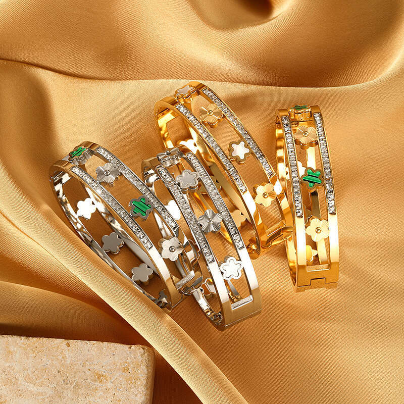 Fashion Titanium Niche Design Five-Leaf Flower Cross-Border Hot-Selling Stainless Steel Bracelet Women's Jewelry Non-Fading