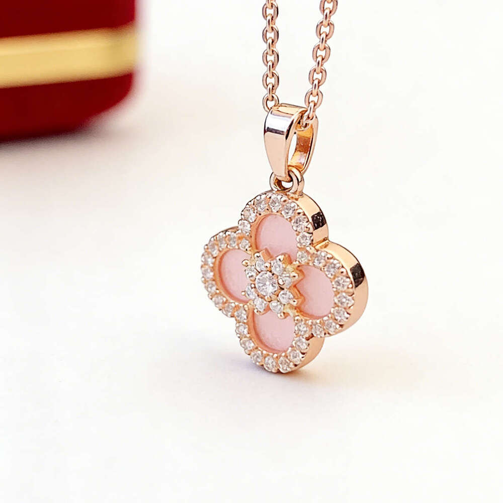 Korean Style Dainty Zircon Flower Necklace: Adjustable Light Luxury Clavicle Chain for Women, Minimalist Jewelry for Daily Work, Date & Gift Giving