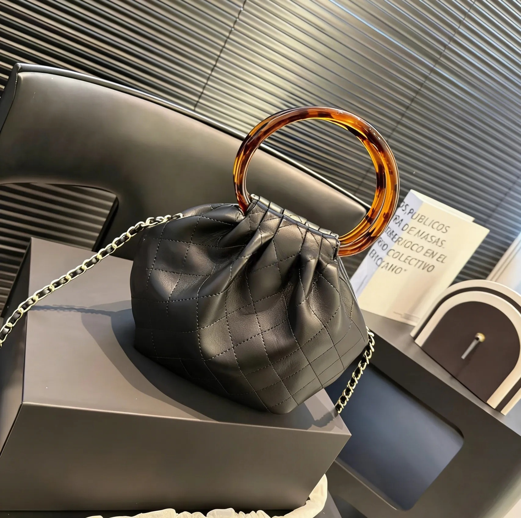 Designer bag Luxury shoulder bag Fashion bag Handbag Women's shopping bag Leisure bag Yuanbao bag Makeup bag Mini small bag Single handle bag