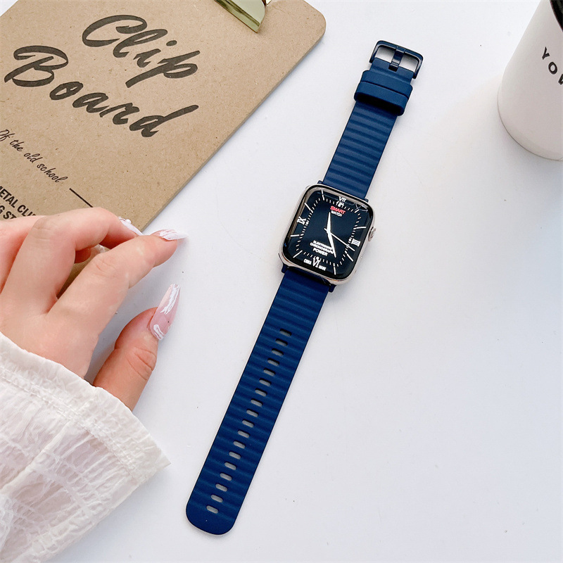 Suitable for 8 iWatch 7 Apple Watch Series 1-9 SE Silicone Band Striped Unisex