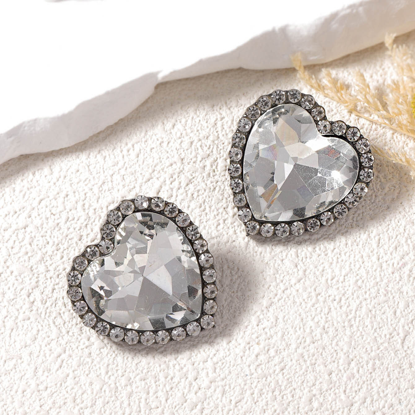 Valentine's Day Personality Retro Exquisite Light Luxury Heavy Alloy Inlaid Glass Rhinestone Exaggerated Heart Women's Earrings