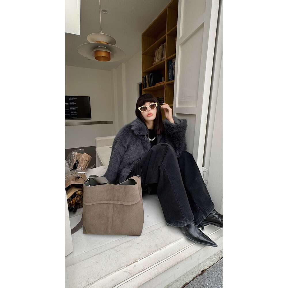 Luxury shoulder bag tote bag parka bag fashion large women's leather bag leather fur texture cowhide winter matte leather handbag fashion retro n