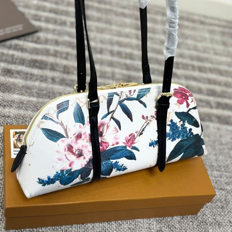Designer travels with grace coddington Hong On shell bag women soft 30 flower bag Teddy p9 Boston bag fashion pillow flower bag trendy tote bag tote leather chain bag