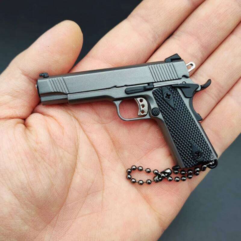 Upgraded 1:3 Metal Gun Model Keychain Mini 1911 Design Military Weapon Pendant Collectible for Accessories XJ260106