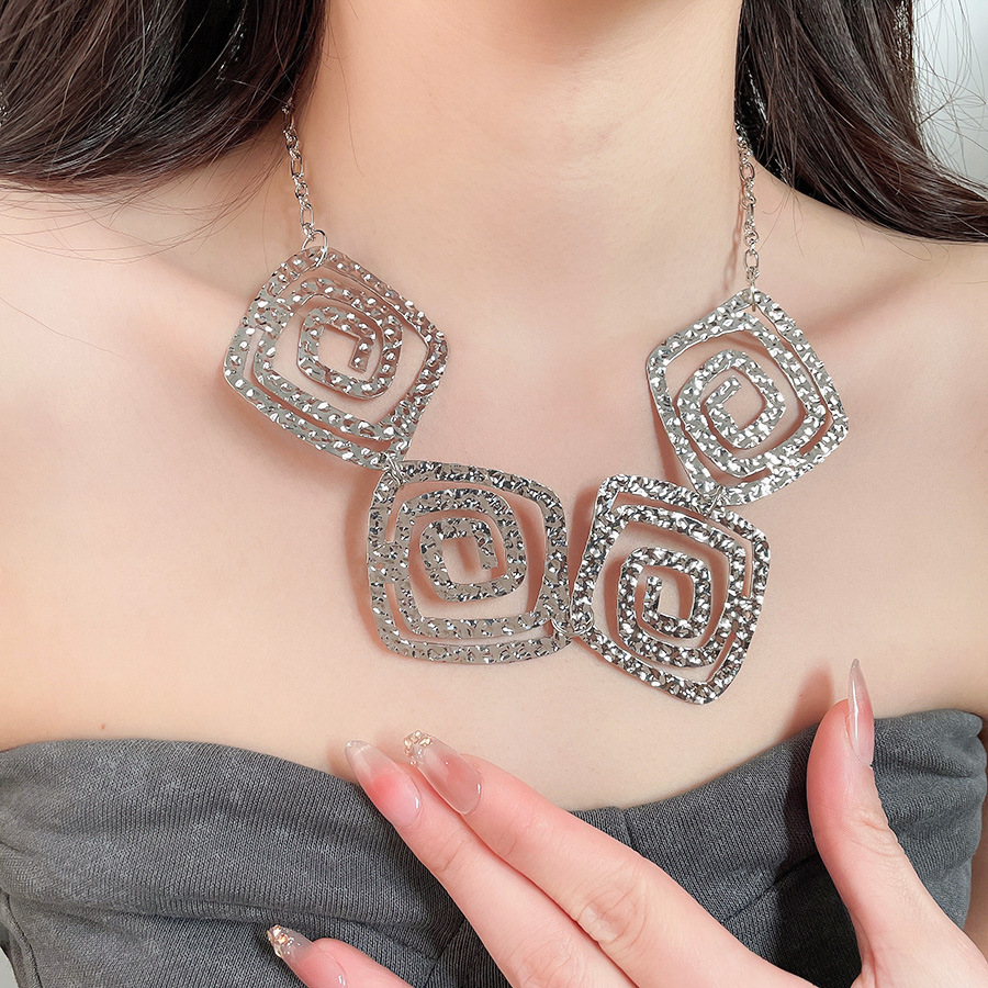 European and American INS Style Wrinkled Geometric Smooth Earrings for Women, Light Luxury High-end Feel, Exaggerated Personality Cross-border Jewelry - view 7
