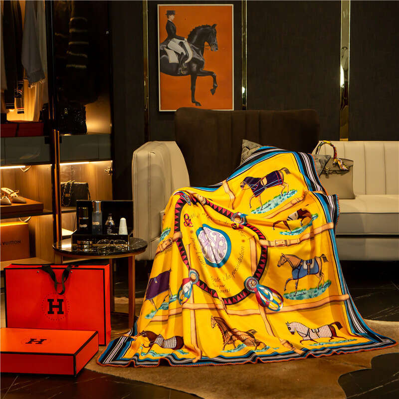 High-End Art Digital Printing European and American Court Style Silver Fox Velvet Luxurious Air Conditioning Cover Blanket