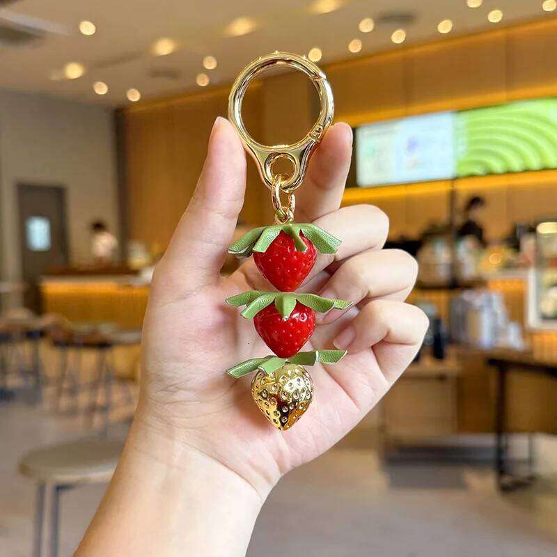 Cute Resin Simulation Fruit Strawberry Three-dimensional Jewelry Keychain Versatile Luggage Bag Pendant XJ260106
