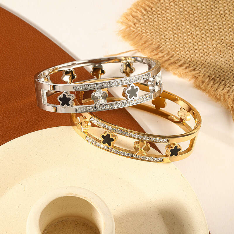 Fashion Titanium Niche Design Five-Leaf Flower Cross-Border Hot-Selling Stainless Steel Bracelet Women's Jewelry Non-Fading