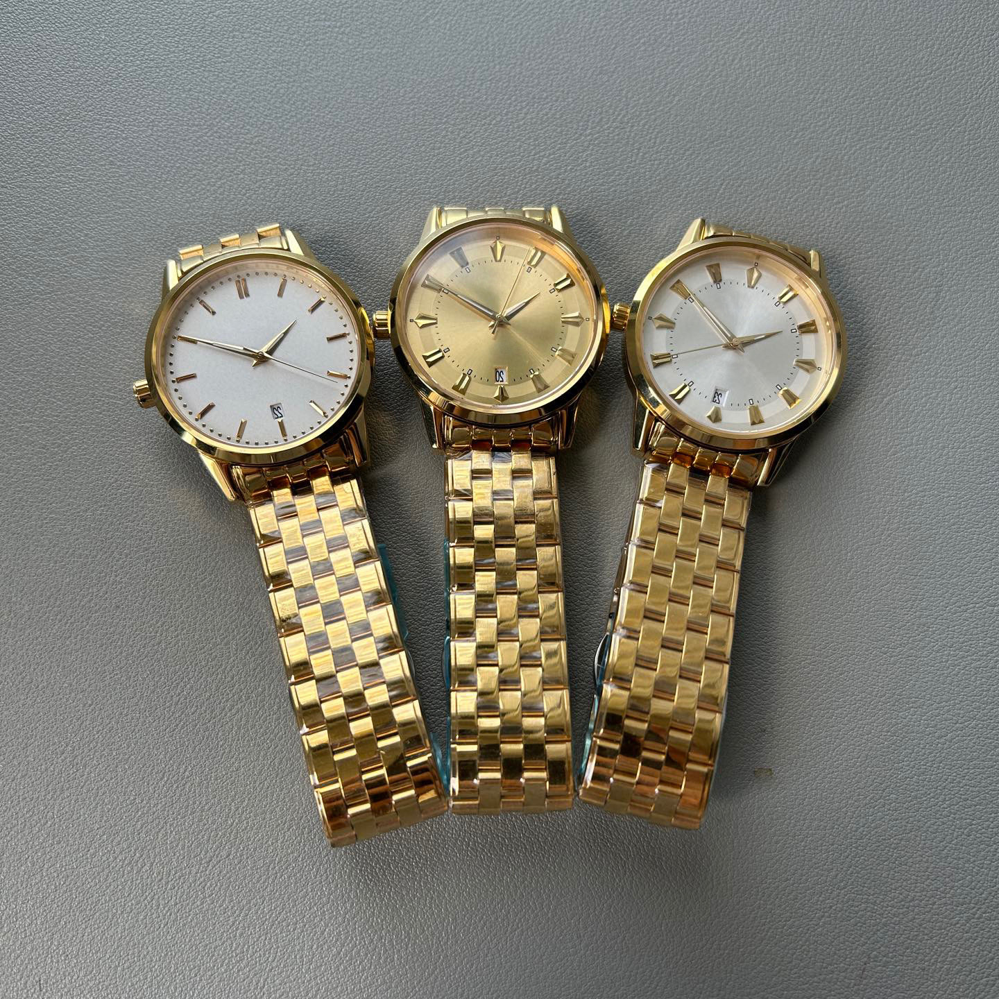 Couple's Vintage Style Quartz Watches Sapphire Crystal Dial Featuring Steel Straps & Belt Options Includes Date Display