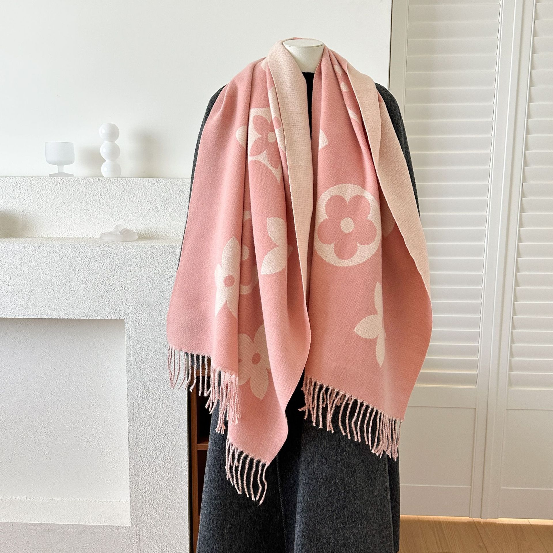 Free delivery scarf Fashionable Solid color scarf with simple decoration comfortable casual commuting warm scarf