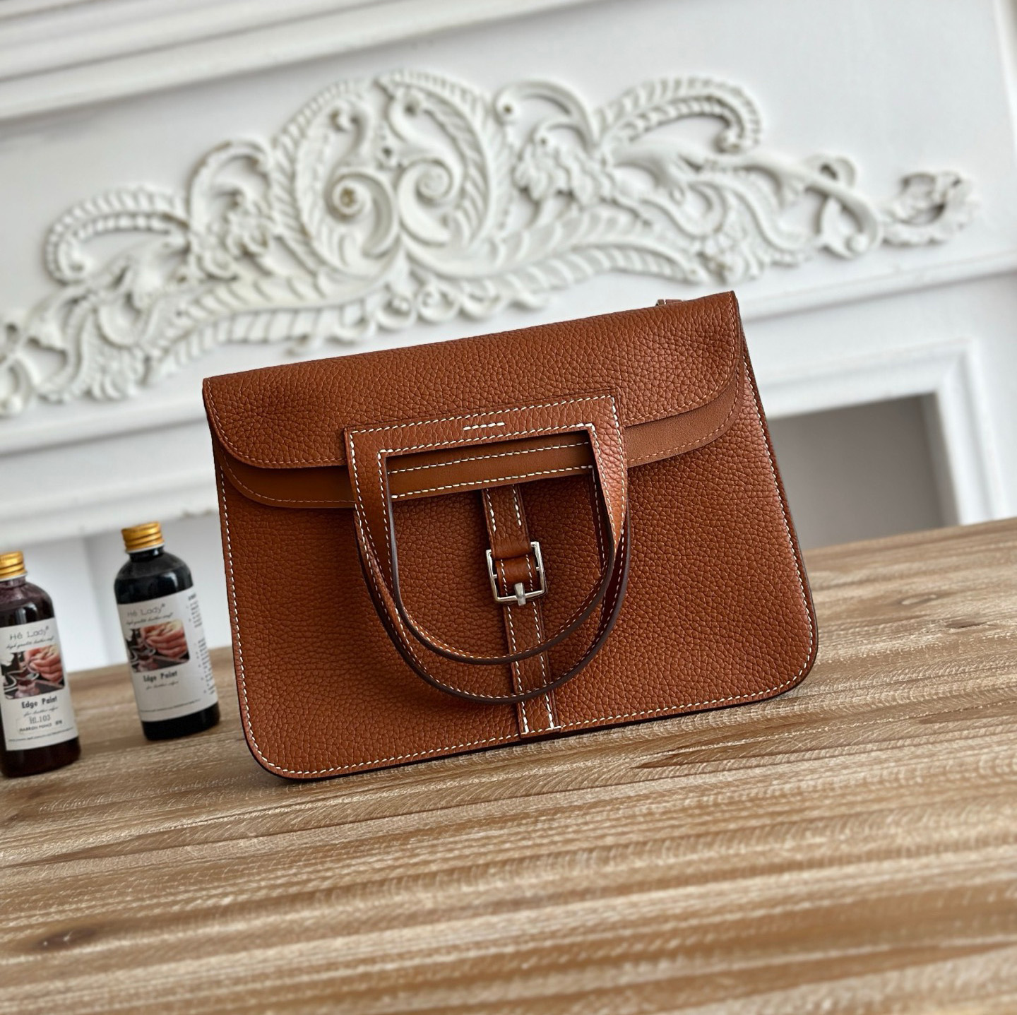 Halzans Womens Crossbody Bags Handcrafted Wax Thread New Horseshoe Bag elephant grey silver buckle 25cm Halazi togo Cowhide Single Shoulder top handle