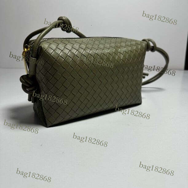Designer Bag Totebag Classic European And American Style Small Square Year Olds Fashionable Crossbody Bag For Young Adults High End Woven Design
