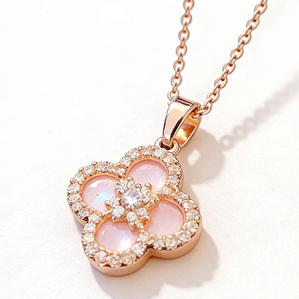 Korean Style Dainty Zircon Flower Necklace: Adjustable Light Luxury Clavicle Chain for Women, Minimalist Jewelry for Daily Work, Date & Gift Giving