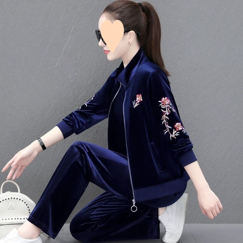 2025 Autumn Winter New Velvet Fashion Sports Casual Three-Piece Set for Middle-Aged Moms Stylish Versatile Womens Suit 251113
