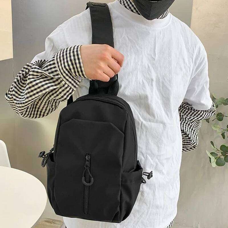 The three types of carrying bags men are available in both shoulder and single-shoulder designs, suitable for business trips