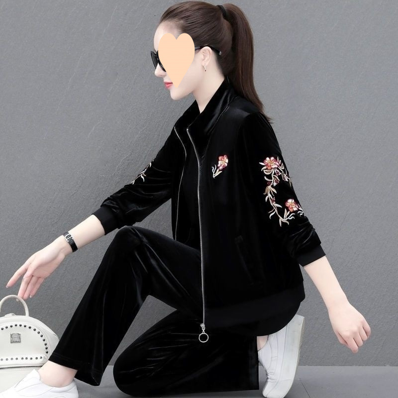 2025 Autumn Winter New Velvet Fashion Sports Casual Three-Piece Set for Middle-Aged Moms Stylish Versatile Womens Suit 251113