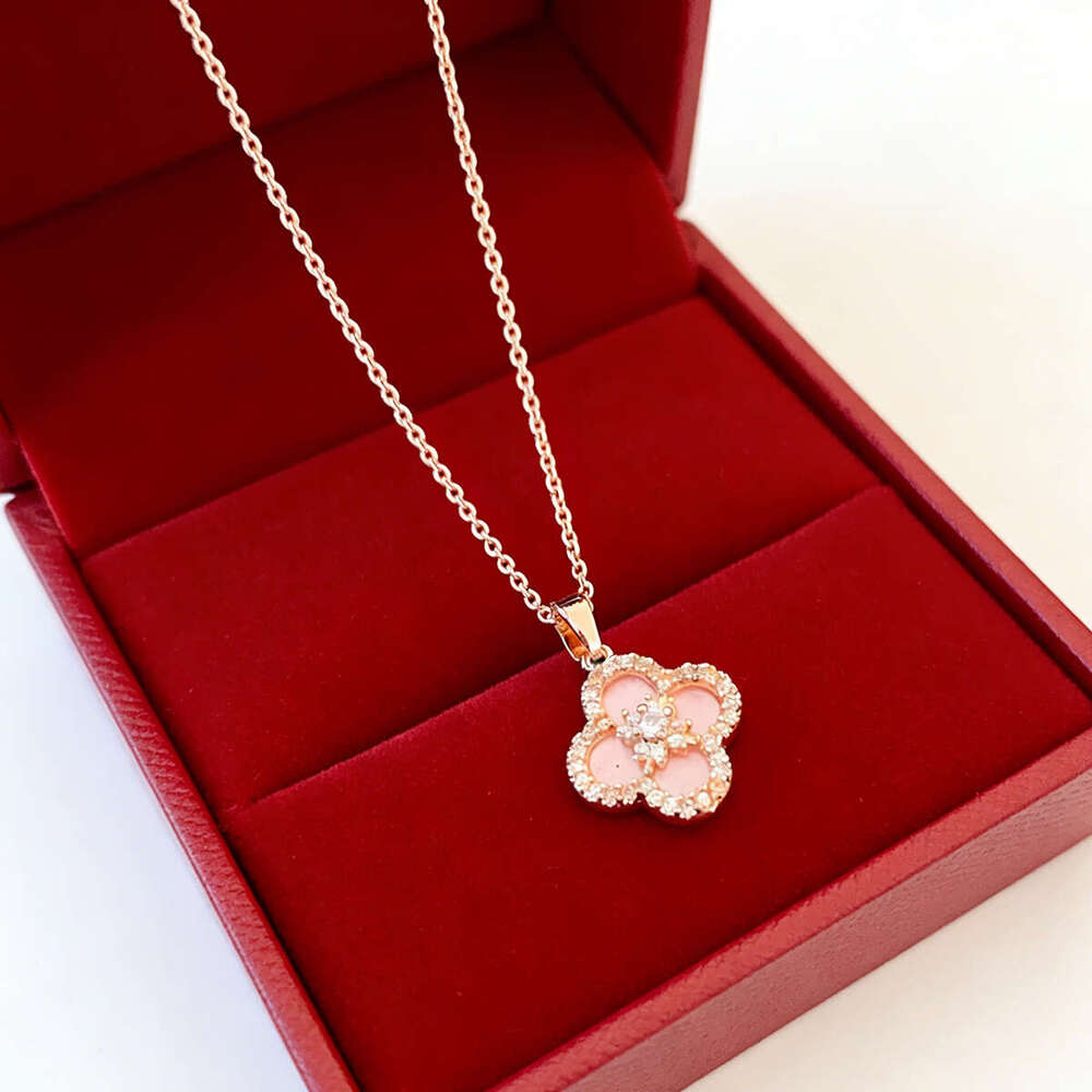 Korean Style Dainty Zircon Flower Necklace: Adjustable Light Luxury Clavicle Chain for Women, Minimalist Jewelry for Daily Work, Date & Gift Giving