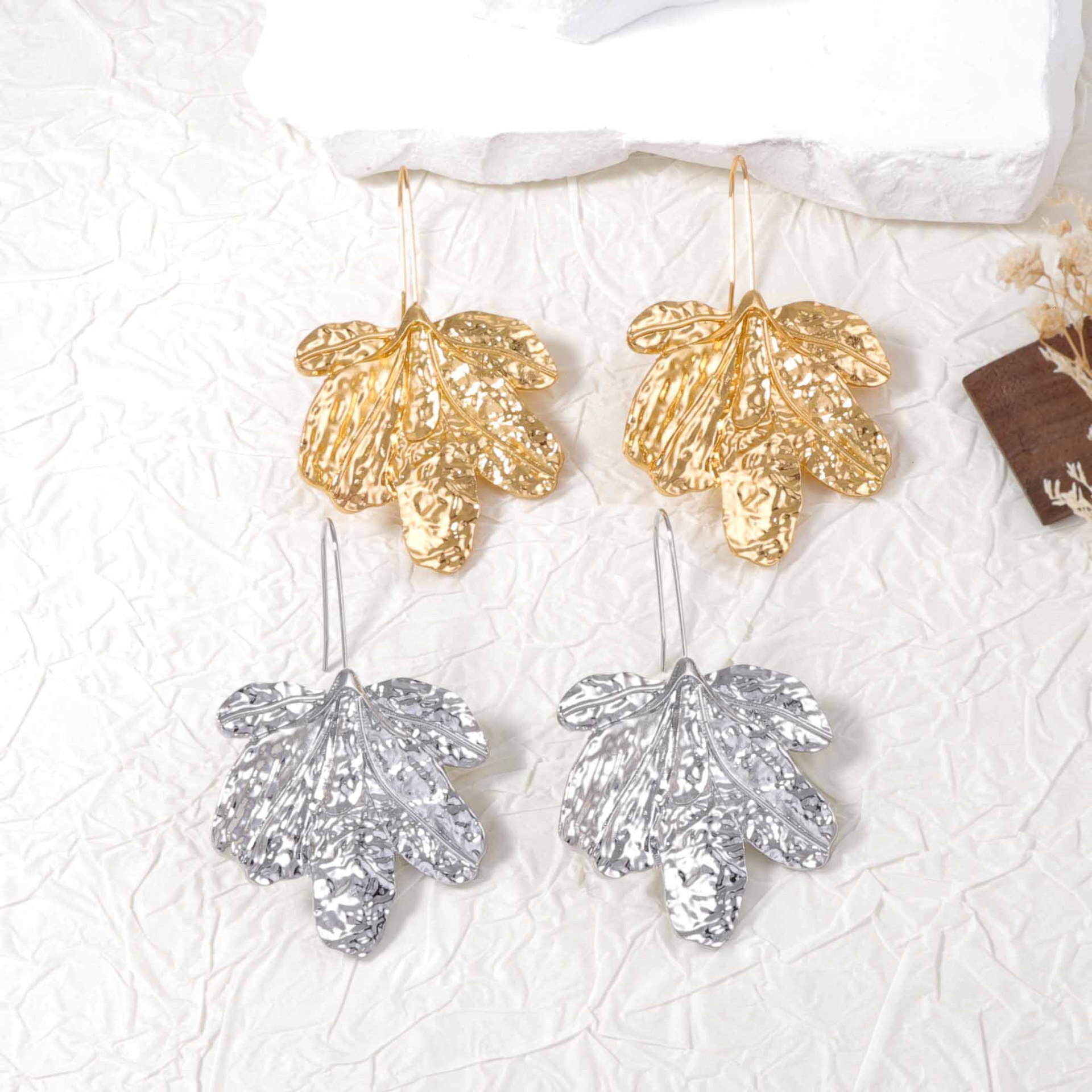 Personality Retro Trend Exaggerated Wrinkled High-End Texture Leaf Ear Hooks Fashion Versatile Niche Women's Style