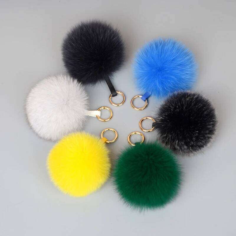 2024 Chain Metal Ring Pendant For Women Luxury 13cm Fluffy Real Ball Pom Poms Fur Pompom High Quality Keychain Car Key XJ260106