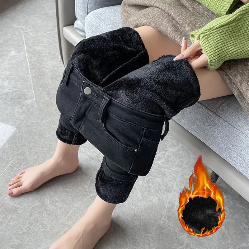 Winter Women Chic Fleece Thermal High Waist Jeans Lady Snow Warm Plush Denim Pants Girls Classic Fashion Straight Leg Trousers 260106