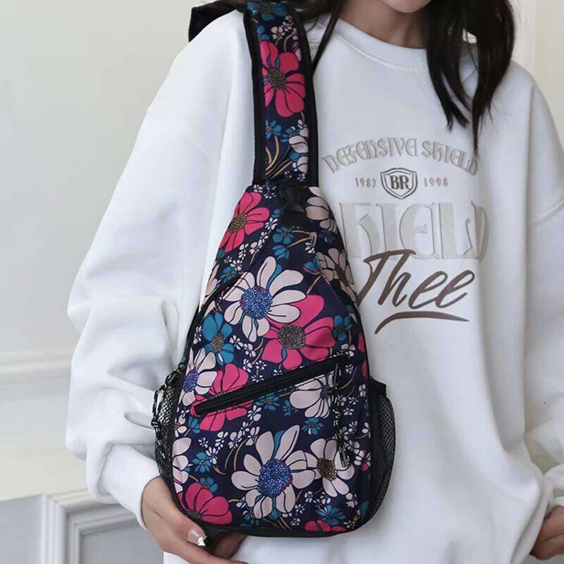 The neutral men's women's chest bags with printed designs are very suitable for taking photos and posting on social media.