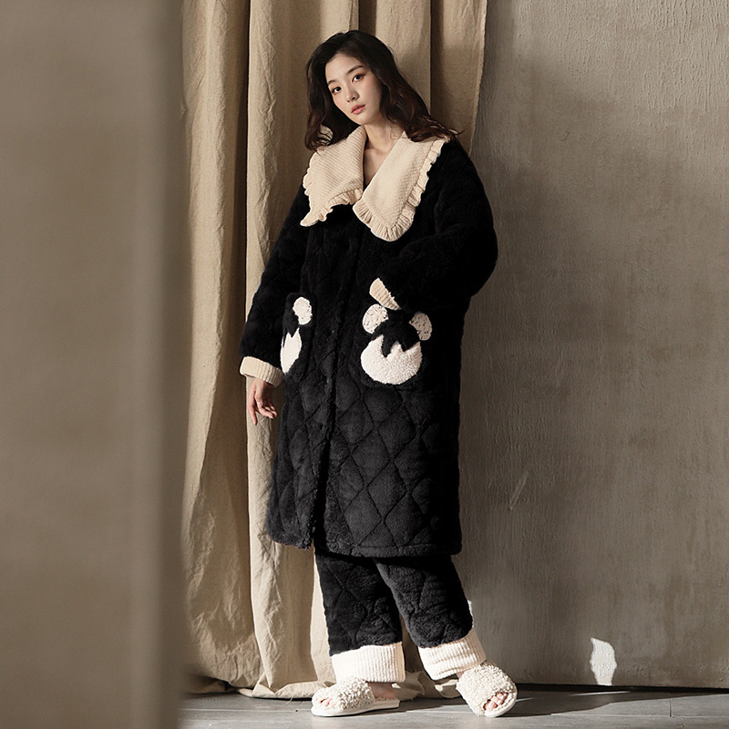 X271-Chic Casualwear: Light Fabric Women's Sleepwear Pant Featuring a Gentlehearted Image Perfectly Tailored by Season