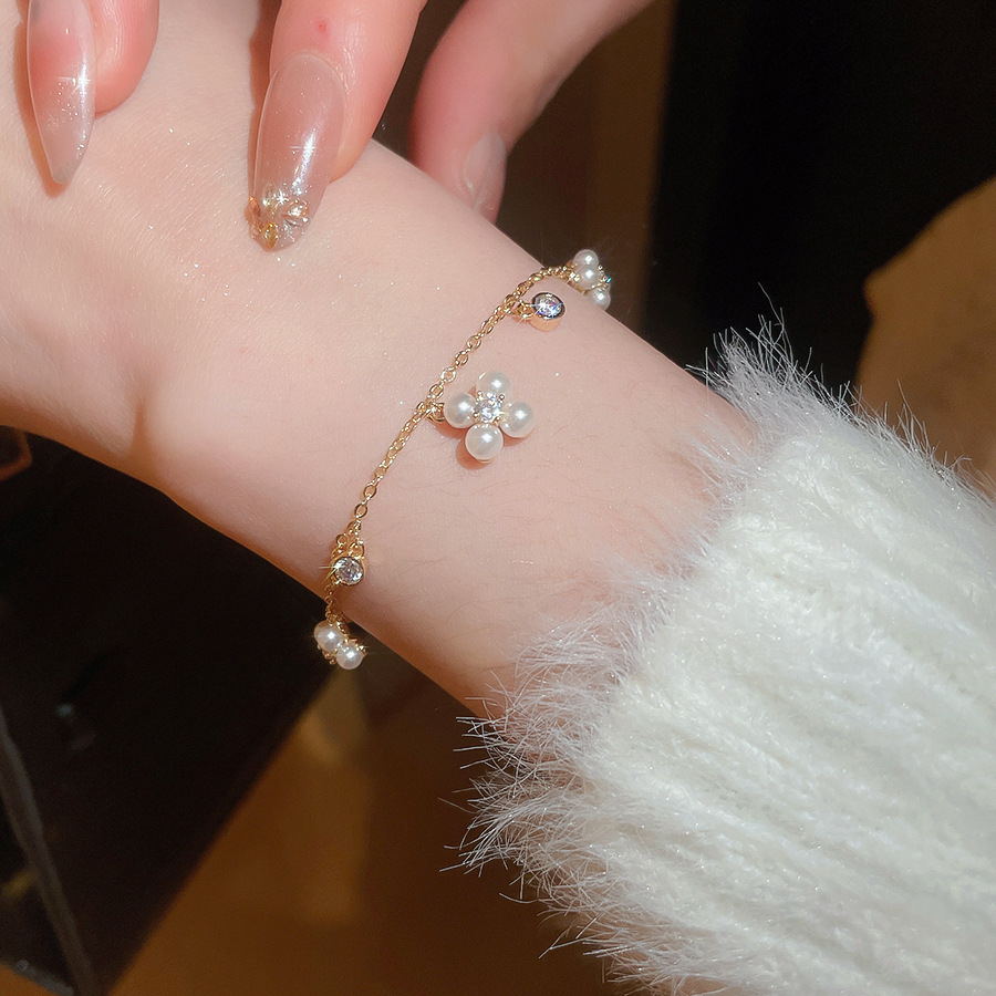 Korean Version Zircon Flower Pearl Simple Fashion Light Luxury Elegant Versatile Bracelet Design Sense Niche Jewelry for Women - view 4