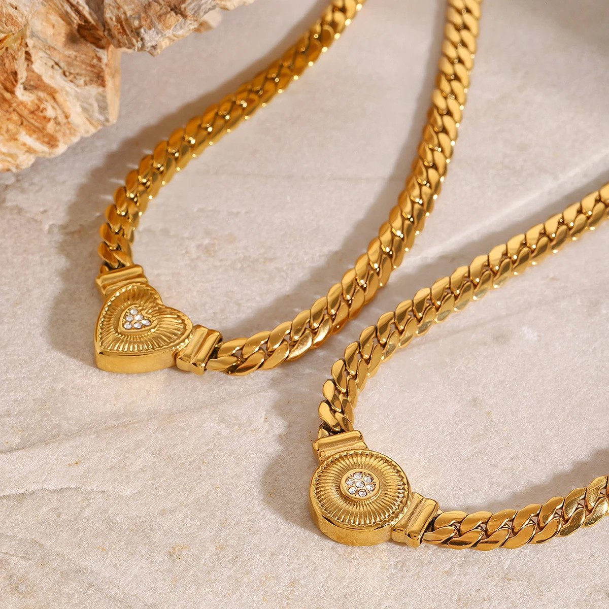 Uworld Retro Ribbed Round Pendant Necklace Watch Chain Necklace Stackable Womens Jewelry Gift for Her 251230