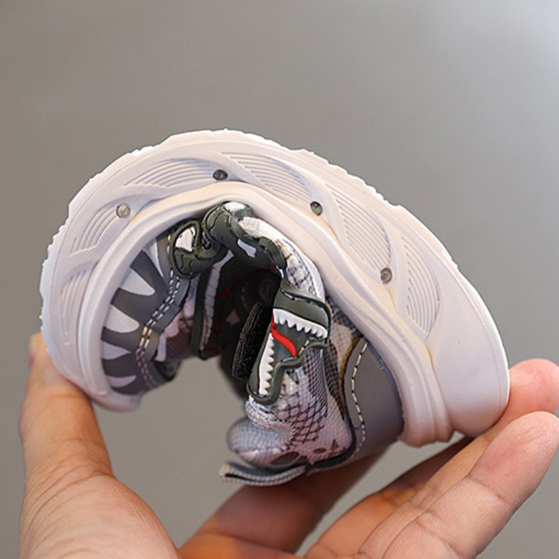 2026 kid shoe boys trainers Luminous Shoes Flashing Lights Fashion Sneakers Toddler Little Kid LED Sneakers